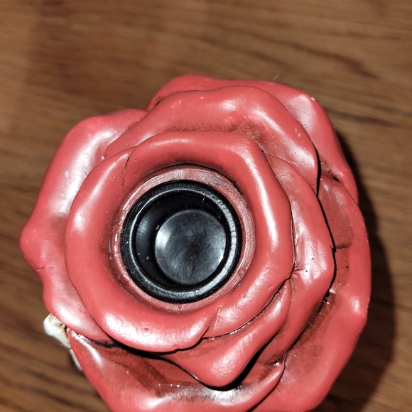 Yankee Candle Holder Skeleton Hand Holding Rose - Picture 3 of 4